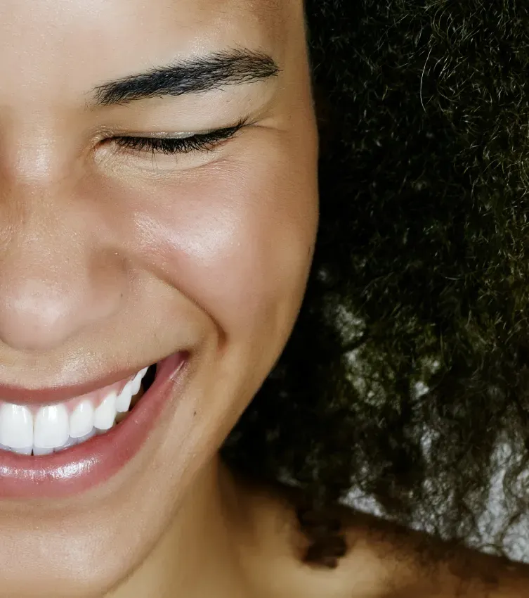 Pores dilatés et brillance du visage, comment purifier ma peau ?